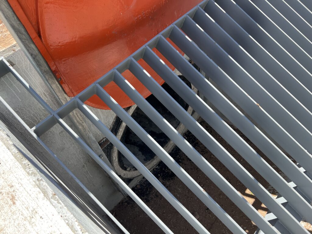 48" pipe and round head gate open
